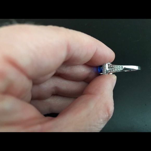 Synthetic sapphire and sterling vintage style ring - Picture 3 of 6